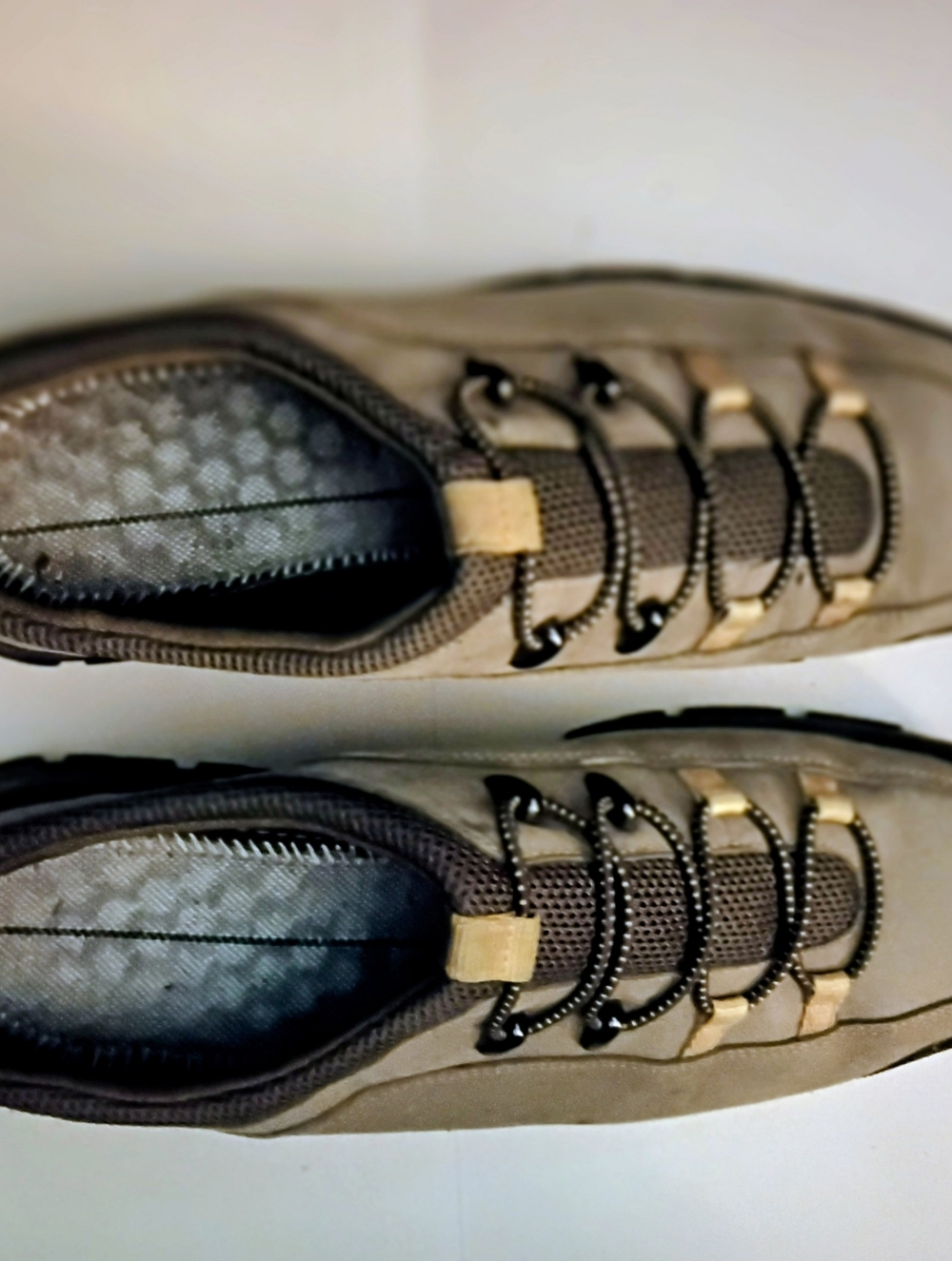 Cole Haan Olive Green and Yellow Accent Waterproof Detail Sz 9.5B